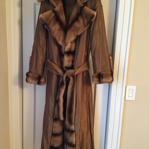 Fendi reversible mink coat with belt. - Picture 6 of 13